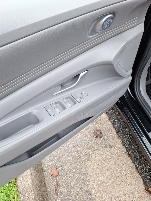 Used 2023 Hyundai Elantra SEL w/ Convenience Package image 10