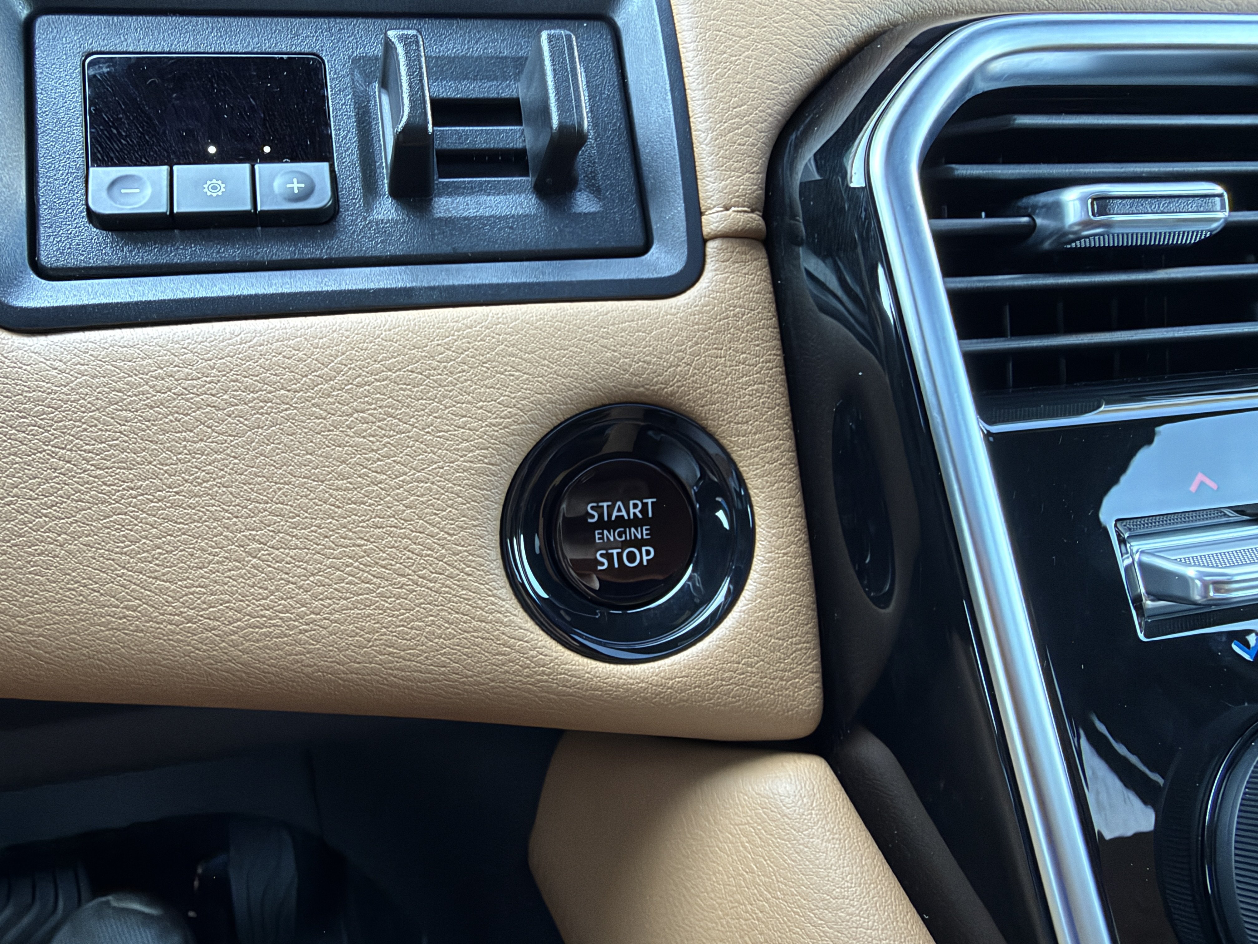 Used 2025 Nissan Armada Platinum Reserve AWD/4WD image 22