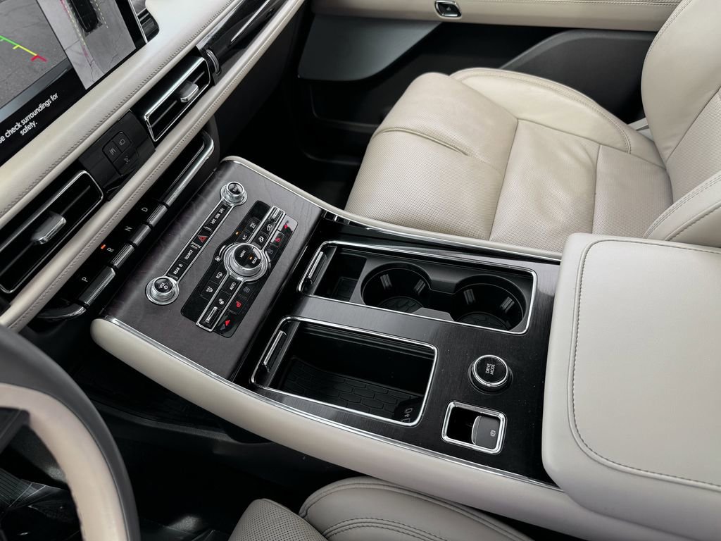 Used 2022 Lincoln Aviator Reserve w/ Equipment Group 201A image 23