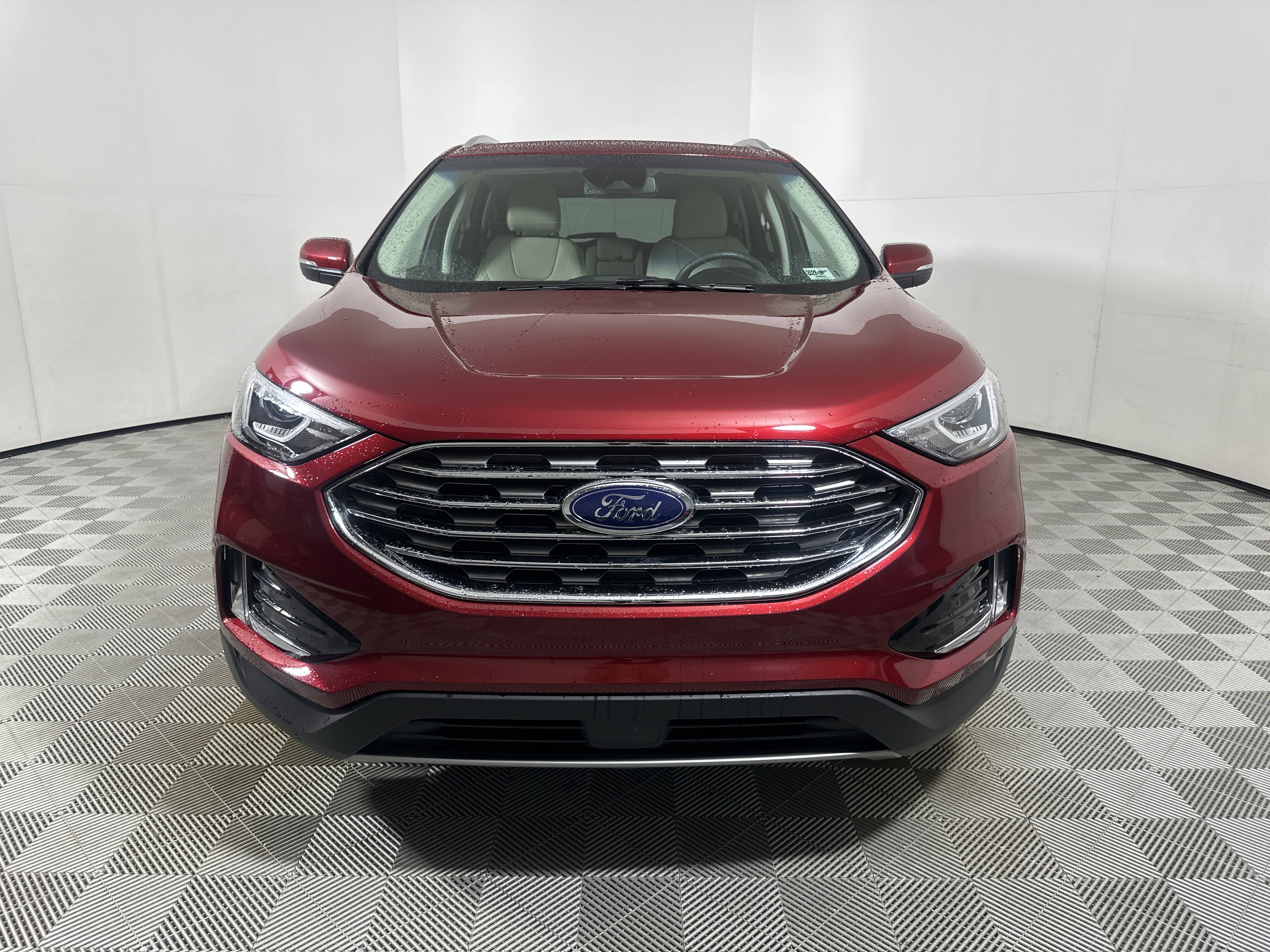 Used 2019 Ford Edge Titanium w/ Cold Weather Package AWD/4WD image 2