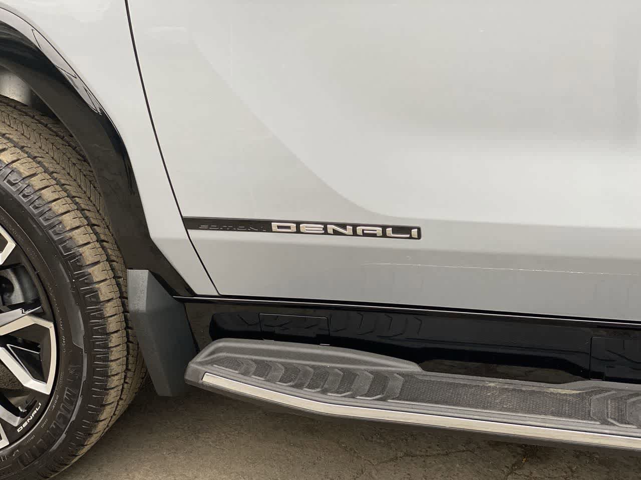 Used 2024 GMC Sierra EV Denali AWD/4WD image 10