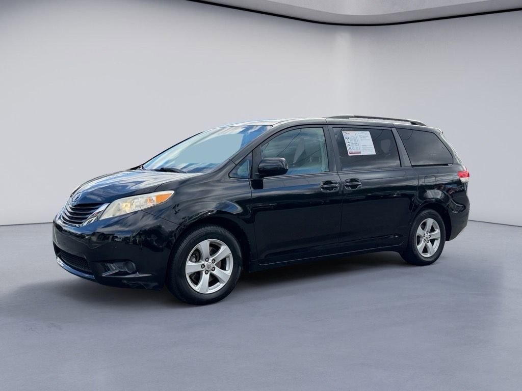 Used 2012 Toyota Sienna LE image 1