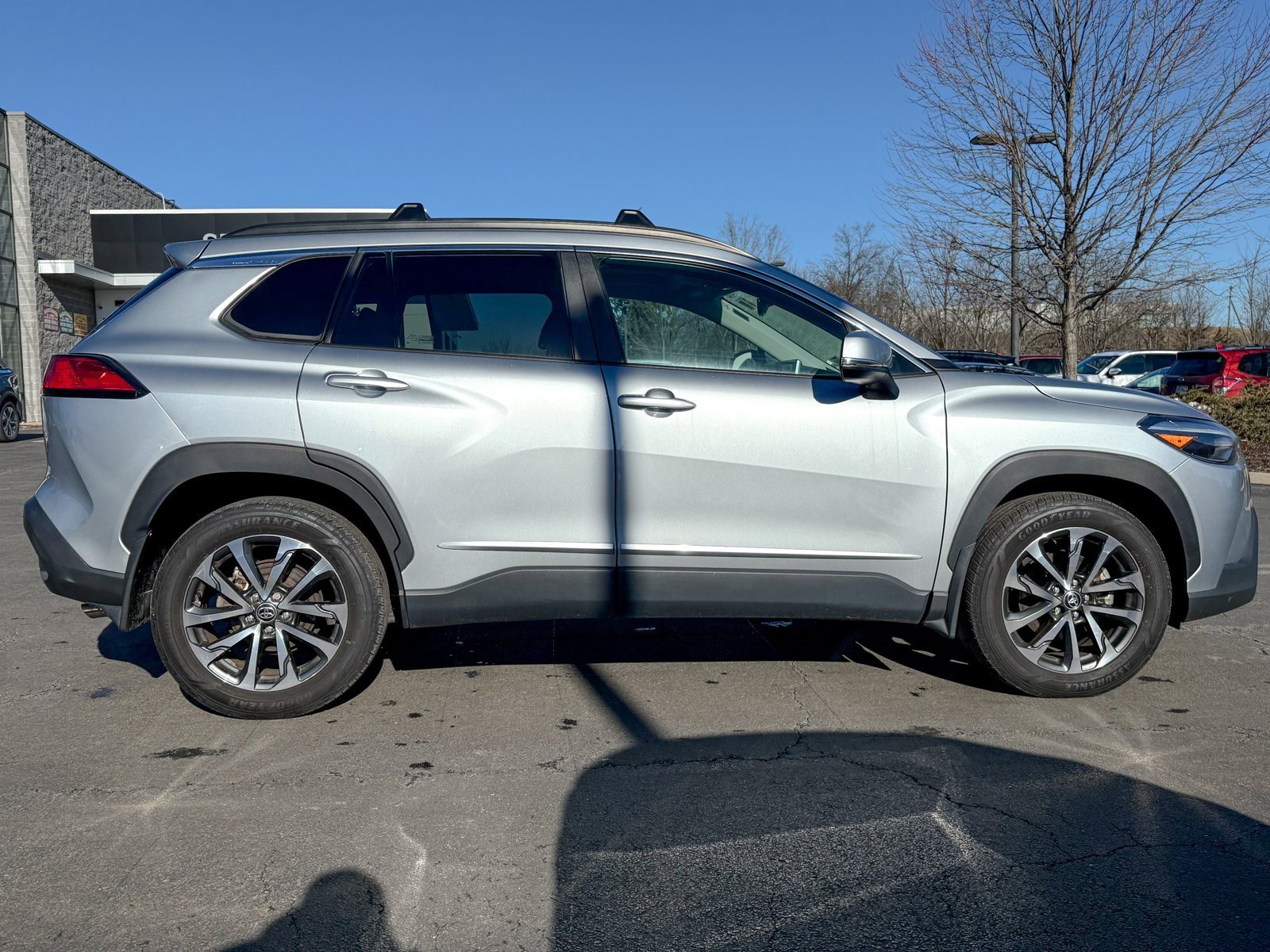 Used 2022 Toyota Corolla Cross XLE w/ Convenience Package image 4