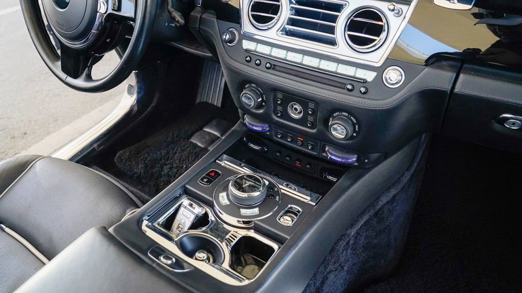 Used 2016 Rolls-Royce Dawn image 82