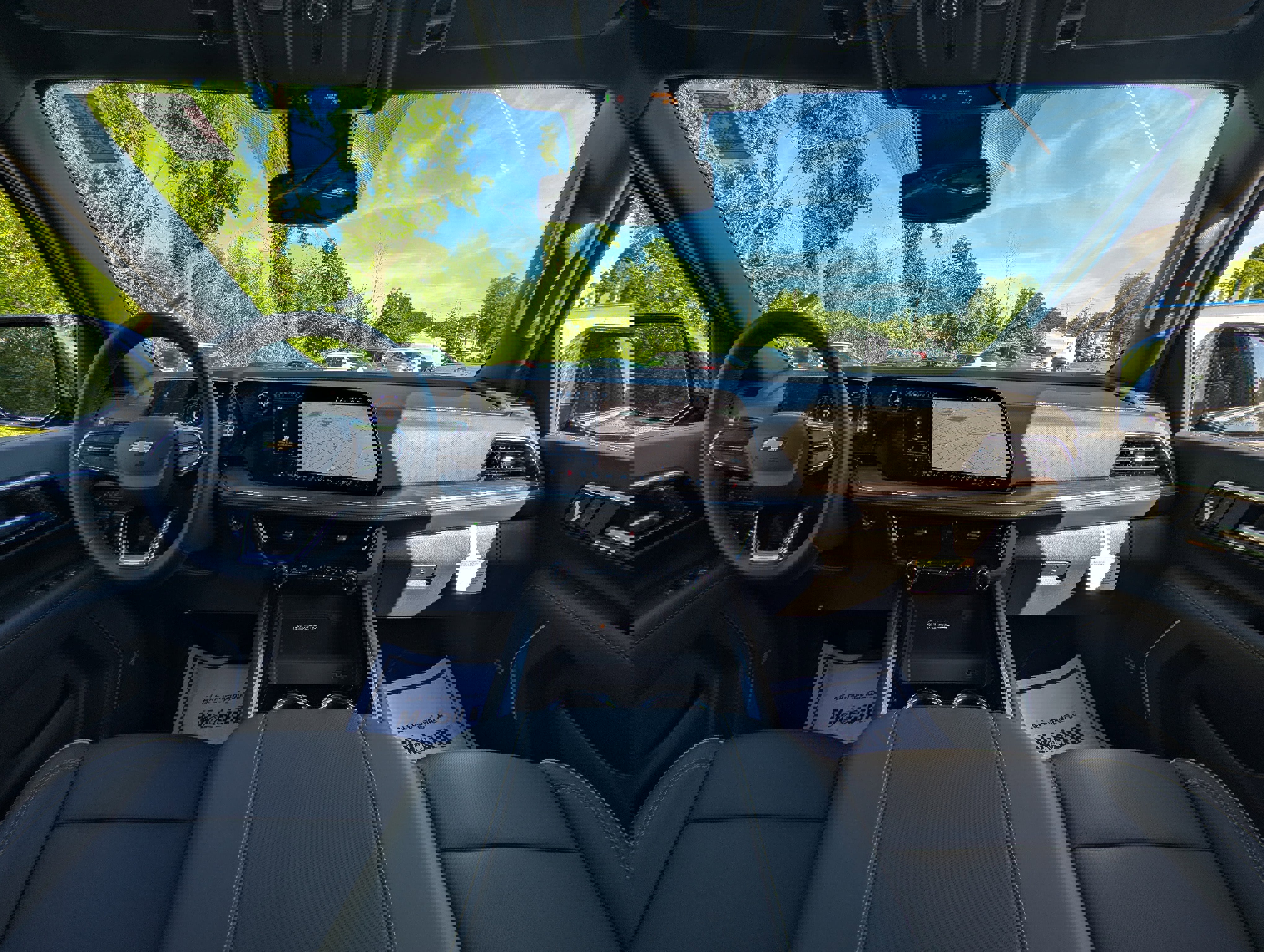 New 2025 Chevrolet Suburban Premier image 2