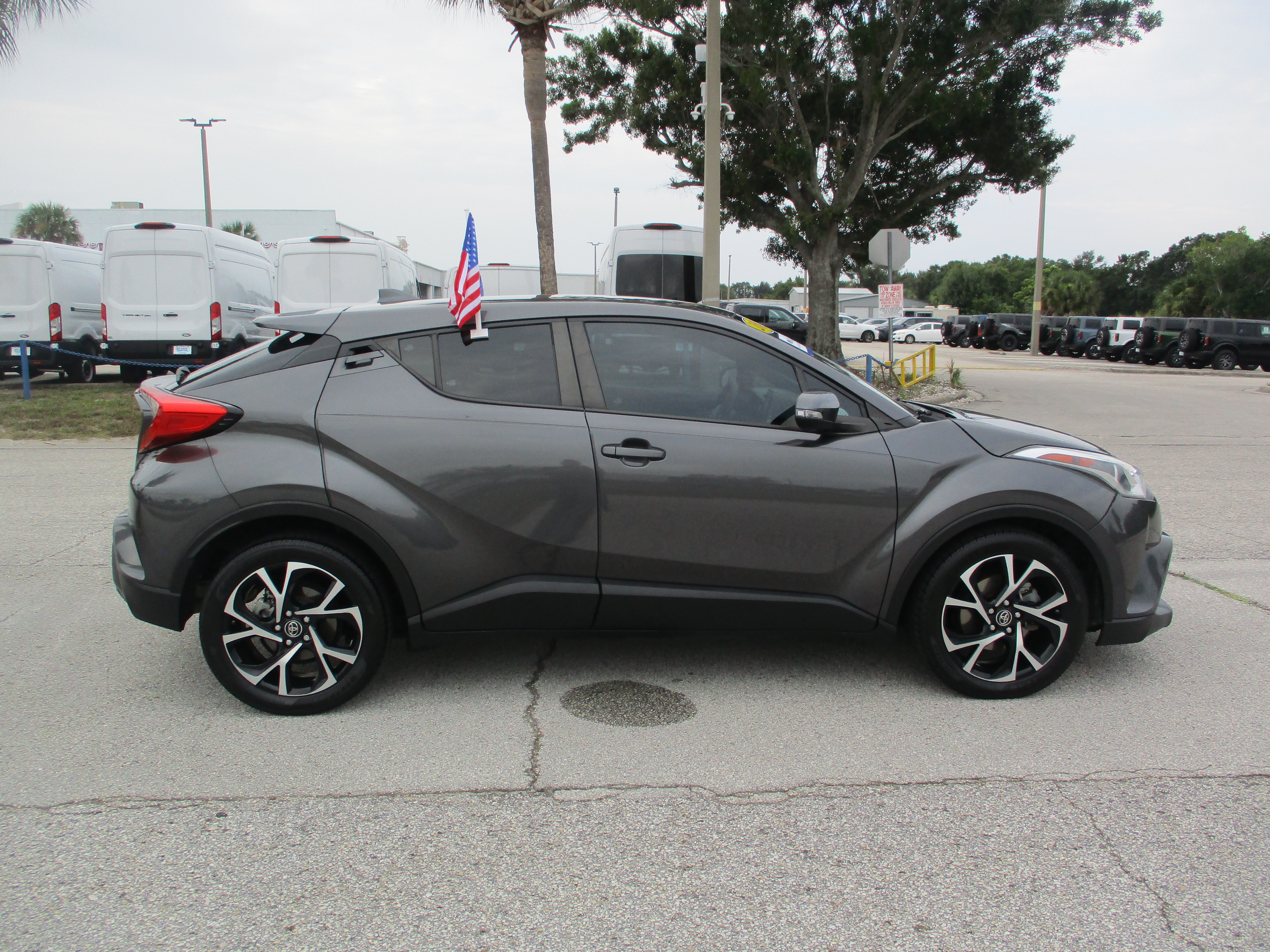 Used 2018 Toyota C-HR XLE FWD image 8