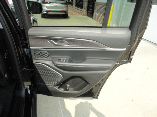 Used 2022 Jeep Grand Cherokee Limited AWD/4WD image 17