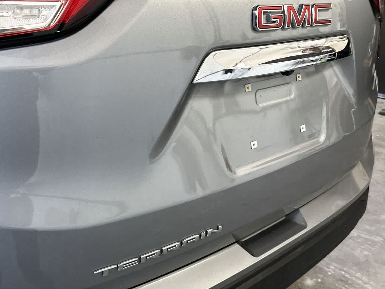 Used 2024 GMC Terrain SLE w/ Driver Convenience Package FWD image 10