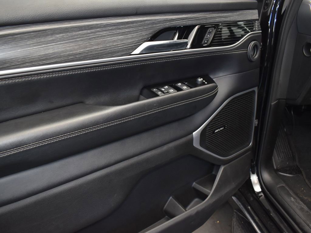 Used 2024 Jeep Wagoneer L Series II w/ Flexible Seating Group image 11