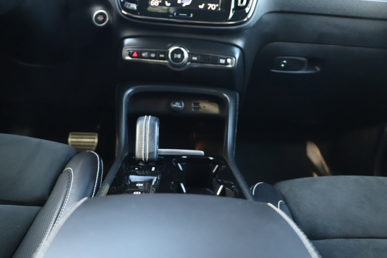 Used 2020 Volvo XC40 T5 R-Design image 40