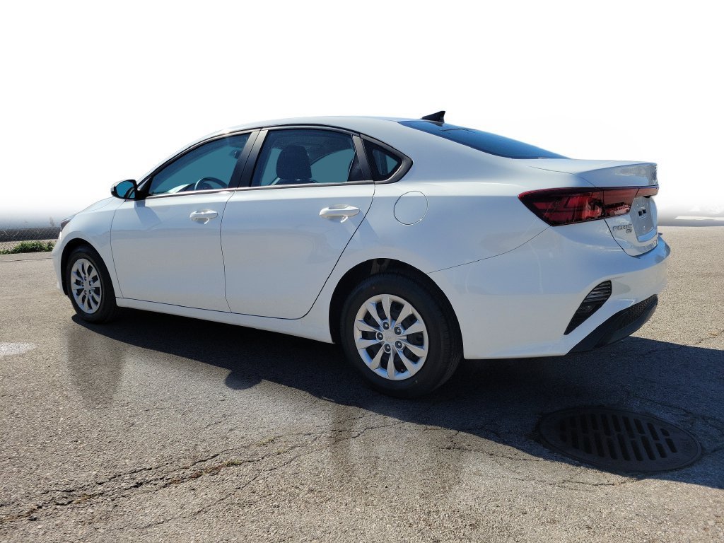 Used 2023 Kia Forte LX FWD image 3