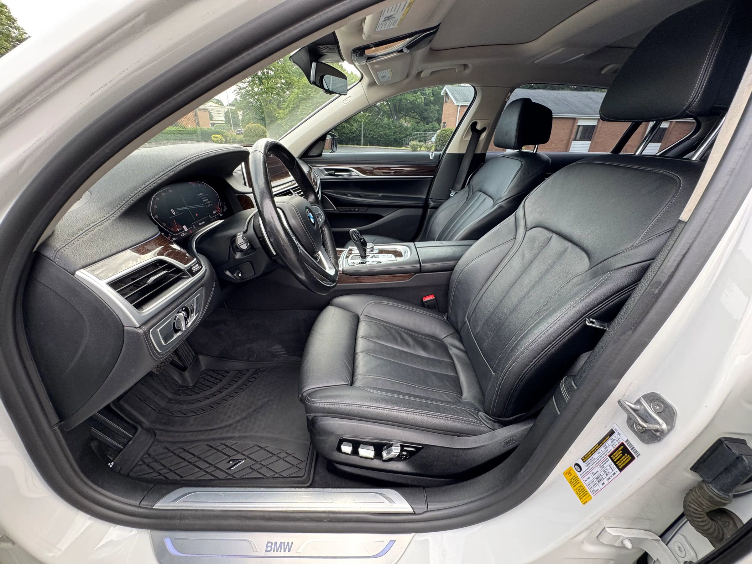 Used 2020 BMW 740i image 11
