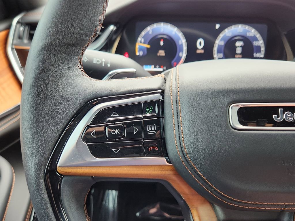 Used 2025 Jeep Grand Cherokee L Summit image 27