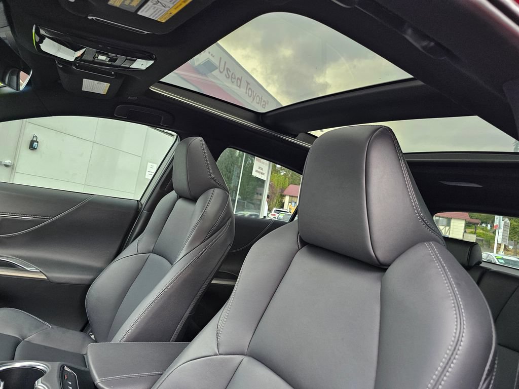 Certified 2024 Toyota Venza Nightshade AWD/4WD image 21