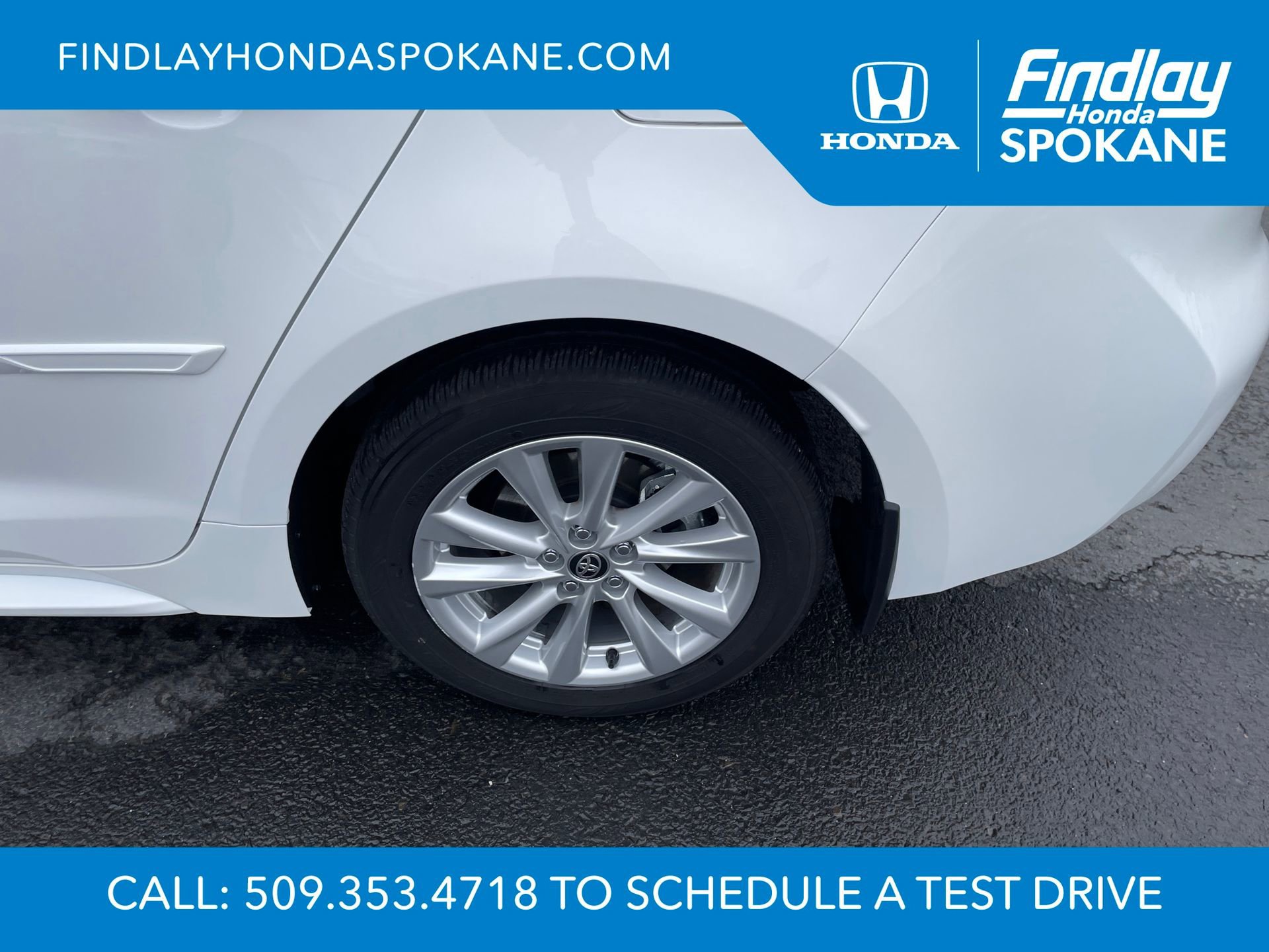 Used 2024 Toyota Corolla LE w/ LE Convenience Package FWD image 5