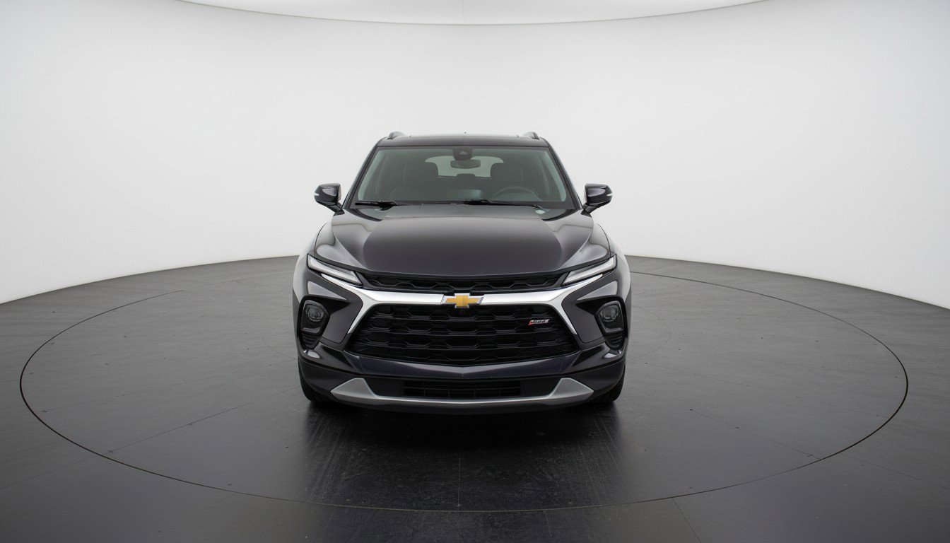 Used 2025 Chevrolet Blazer LT image 2