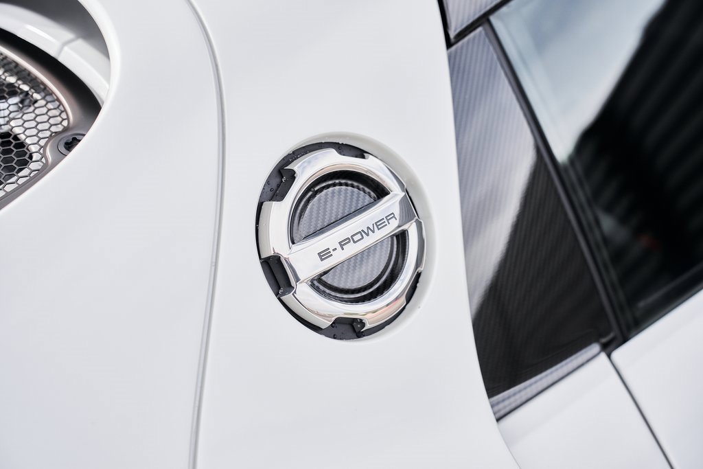 Used 2015 Porsche 918 Spyder image 36