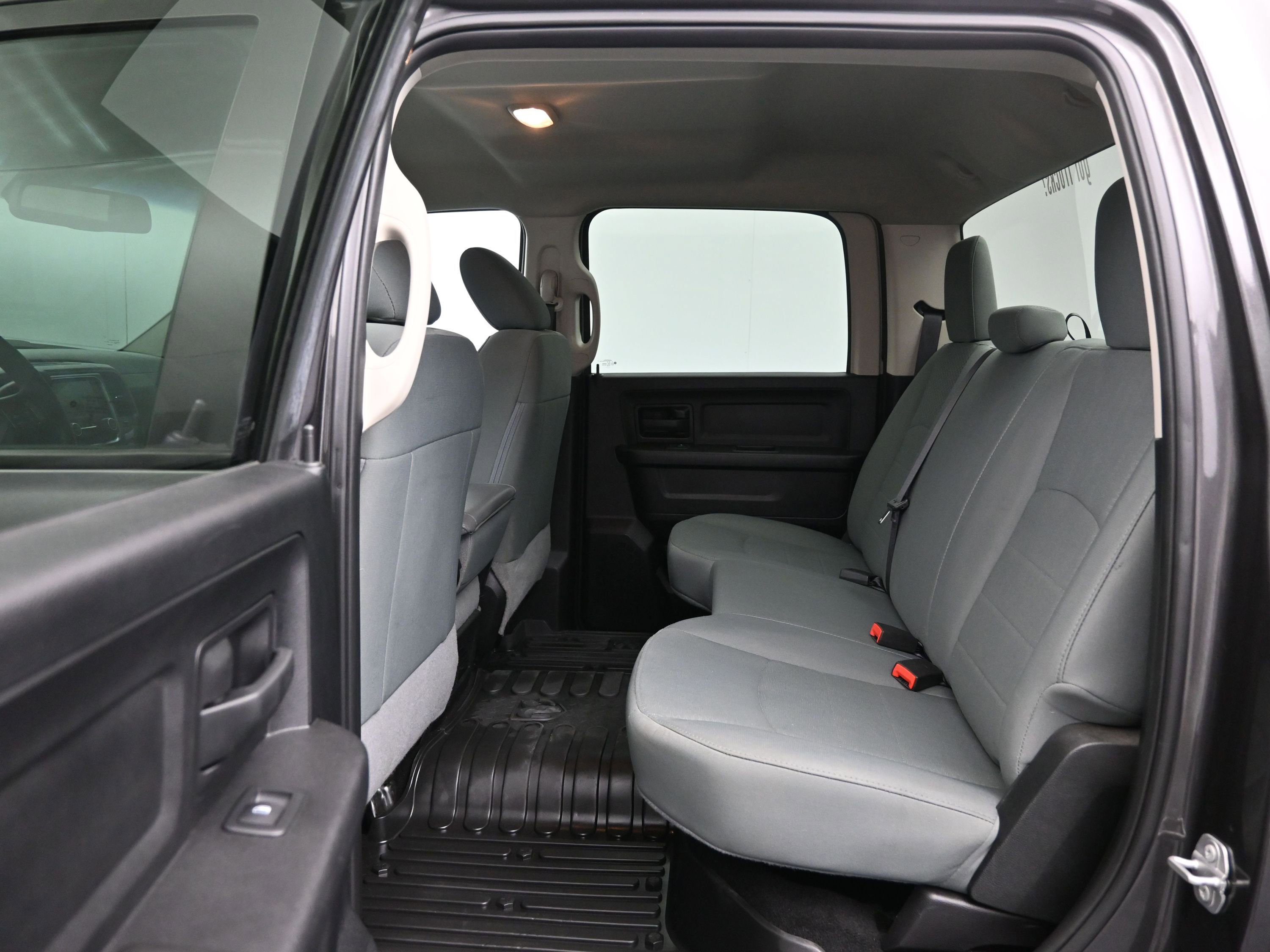 Used 2018 RAM 2500 Tradesman w/ Chrome Appearance Group image 11