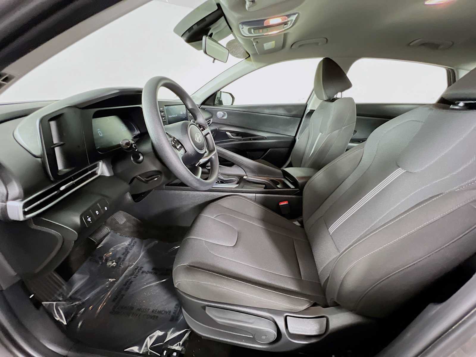Certified 2025 Hyundai Elantra SE FWD image 20