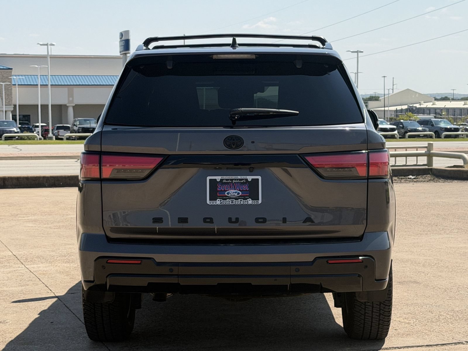 Used 2024 Toyota Sequoia Platinum AWD/4WD image 5