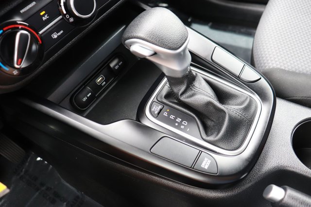 Used 2025 Kia Soul LX w/ LX Technology Package FWD image 16