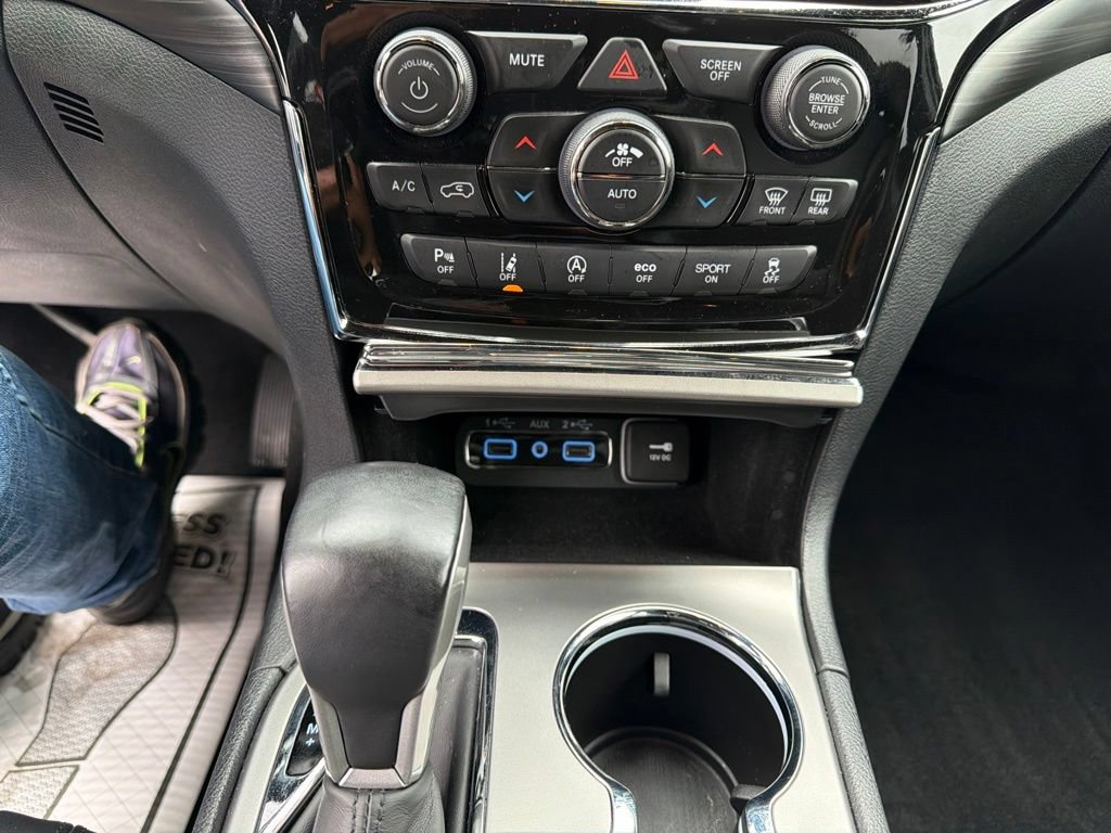 Used 2021 Jeep Grand Cherokee Laredo X AWD/4WD image 29
