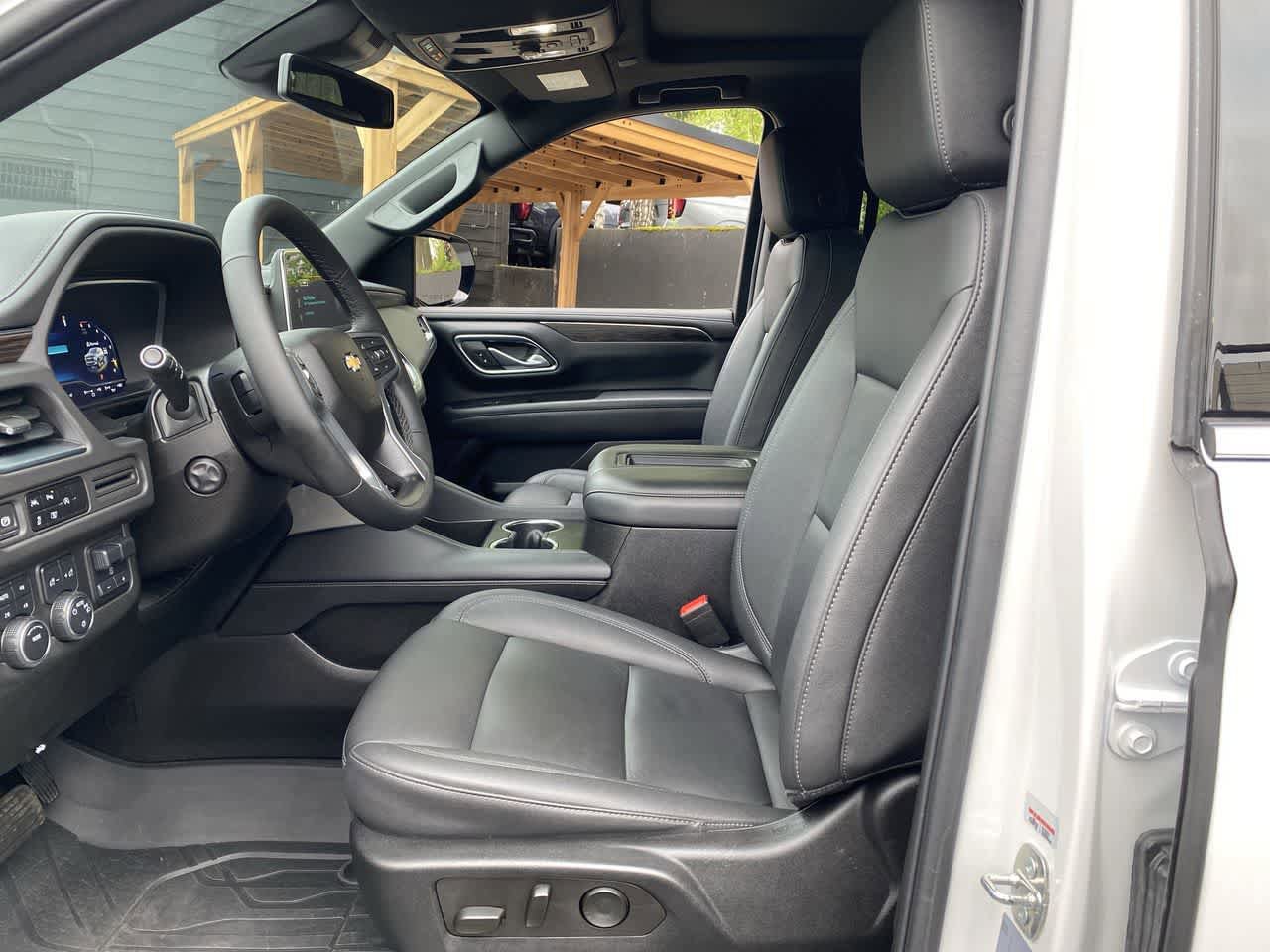 Used 2023 Chevrolet Tahoe LT w/ Luxury Package AWD/4WD image 13
