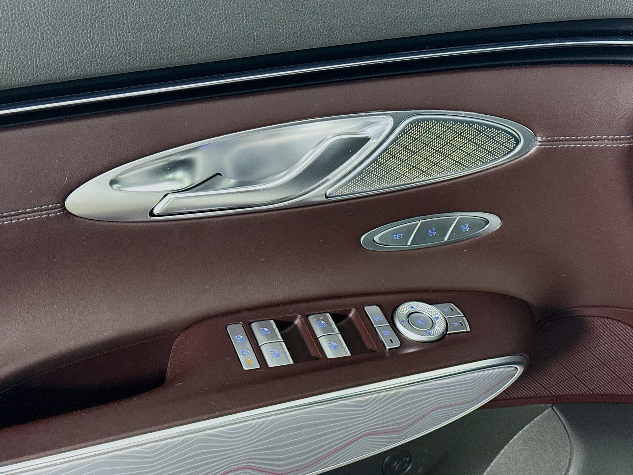 Used 2023 Genesis GV70 2.5T w/ Advanced Package image 24