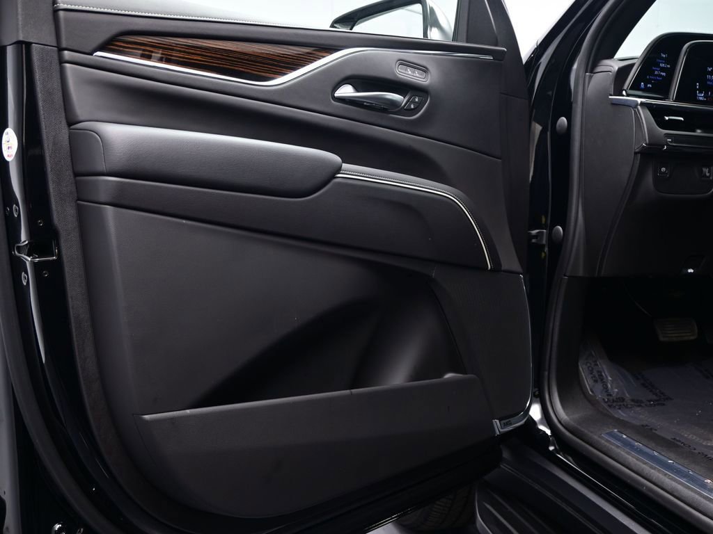 Used 2023 Cadillac Escalade ESV Luxury image 13
