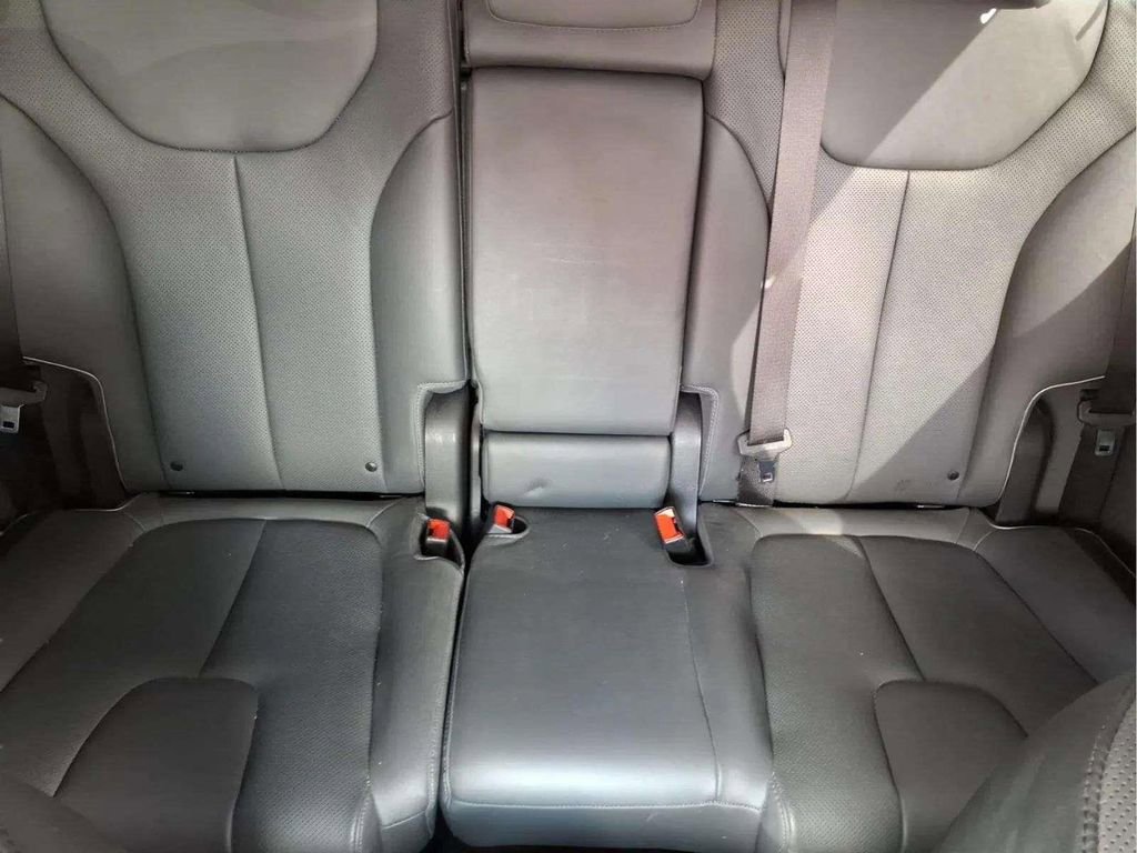Used 2022 Hyundai Santa Fe Limited FWD image 17