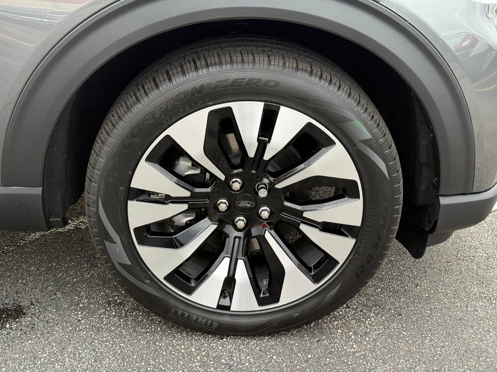 New 2026 Ford Explorer Platinum image 8