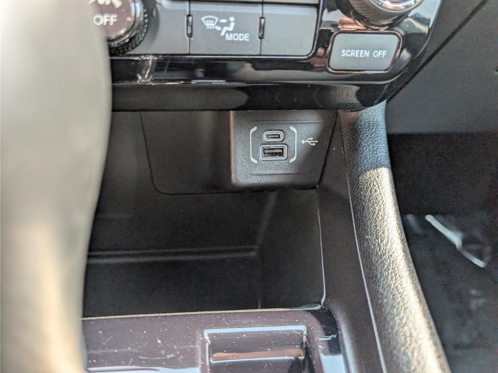 Used 2022 Jeep Compass Latitude w/ Sun and Sound Group AWD/4WD image 28