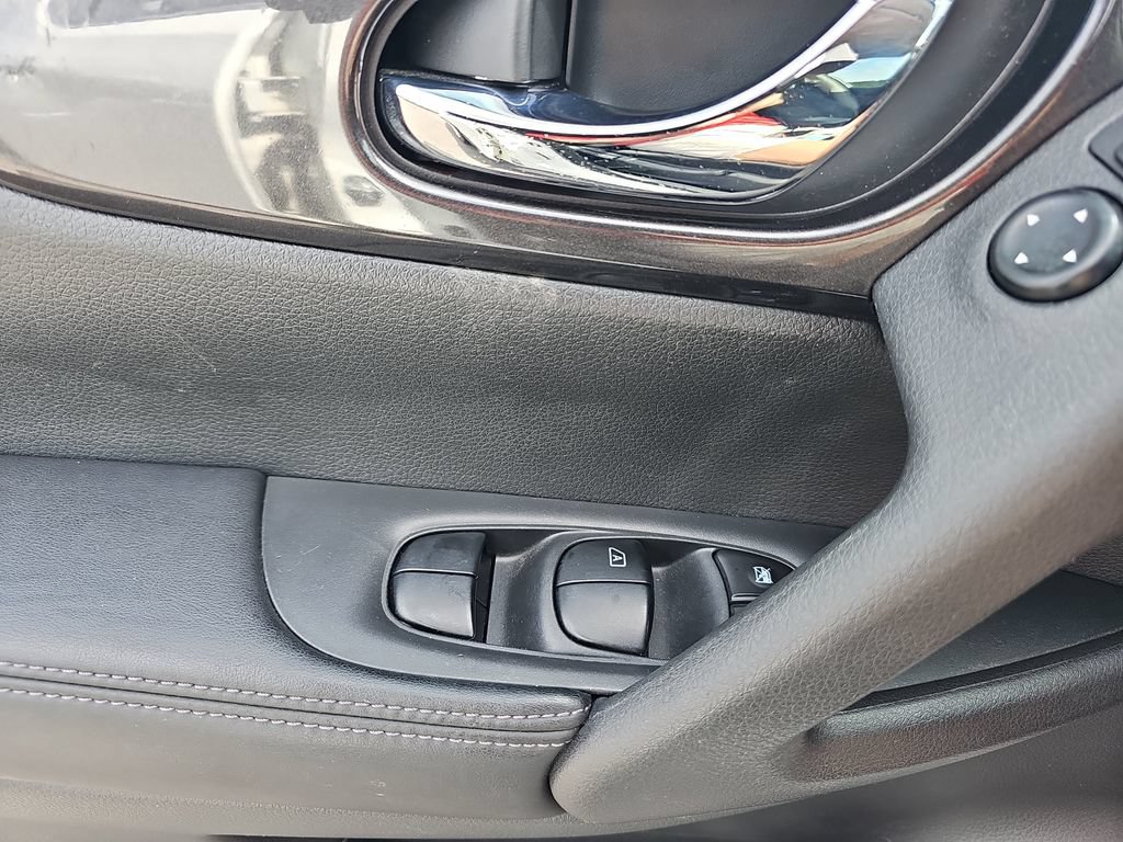 Used 2018 Nissan Rogue S FWD image 26