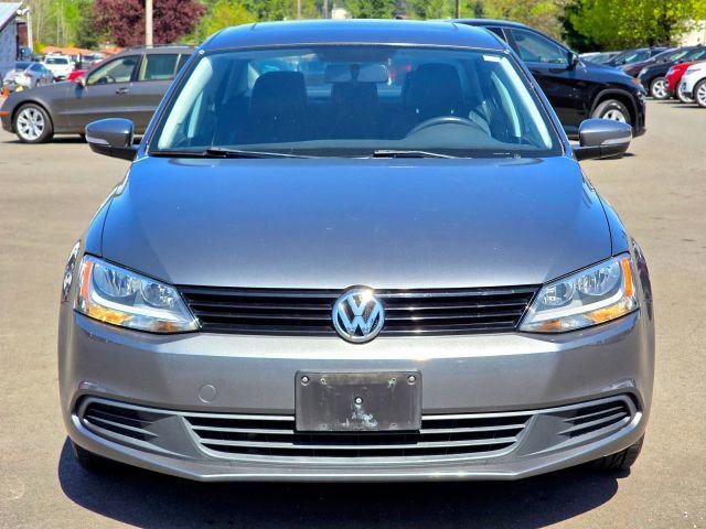 Used 2011 Volkswagen Jetta SE FWD image 2