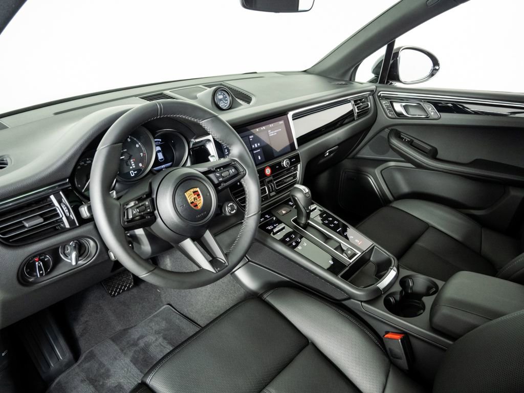 New 2026 Porsche Macan image 4