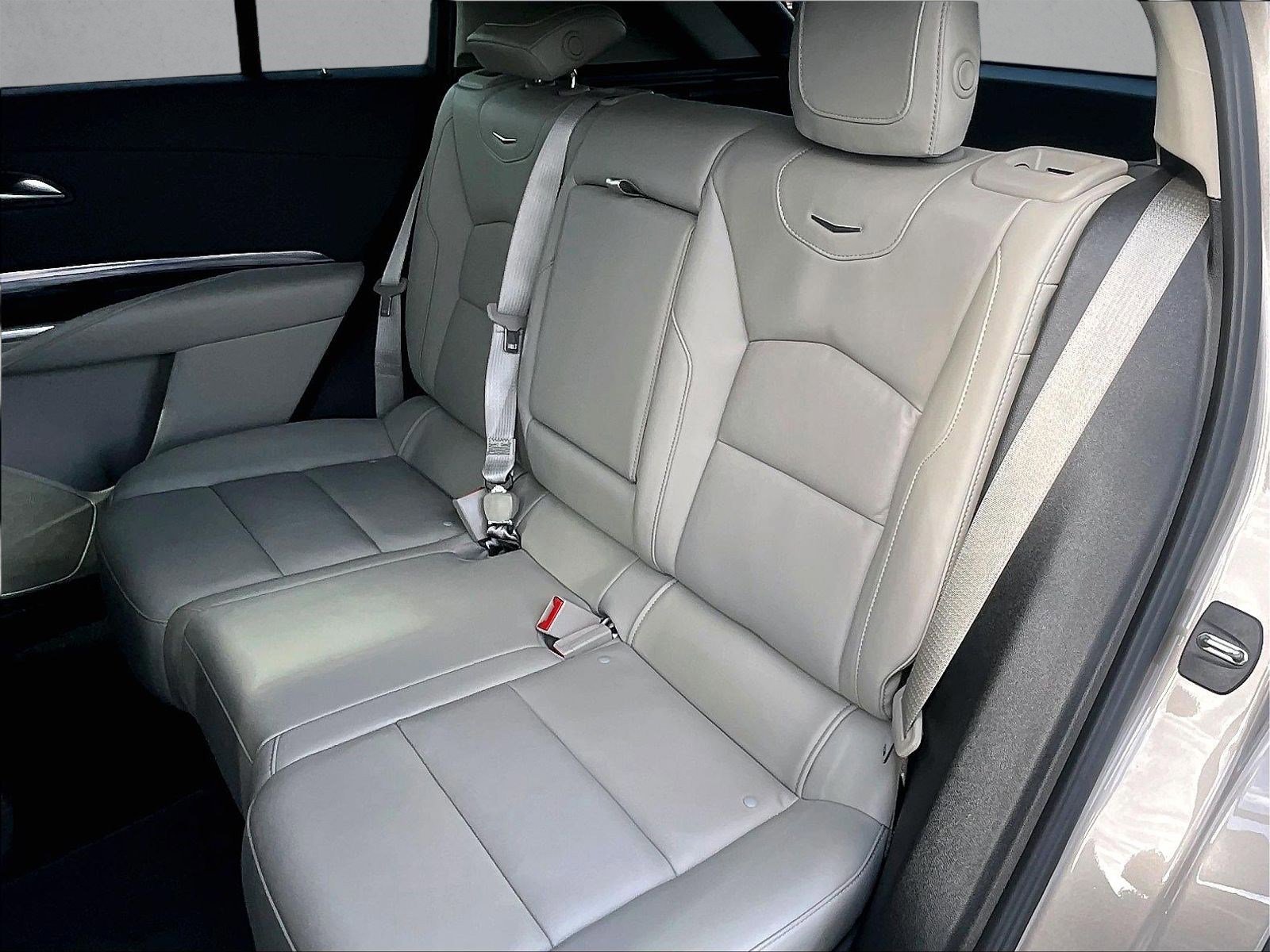 Used 2023 Cadillac XT4 Luxury w/ Cold Weather Package FWD image 27