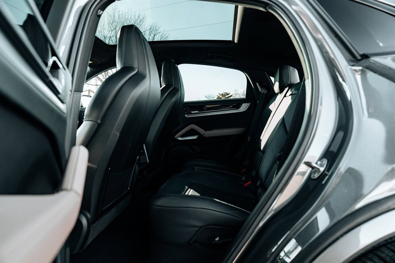 Used 2024 Porsche Cayenne Coupe image 37