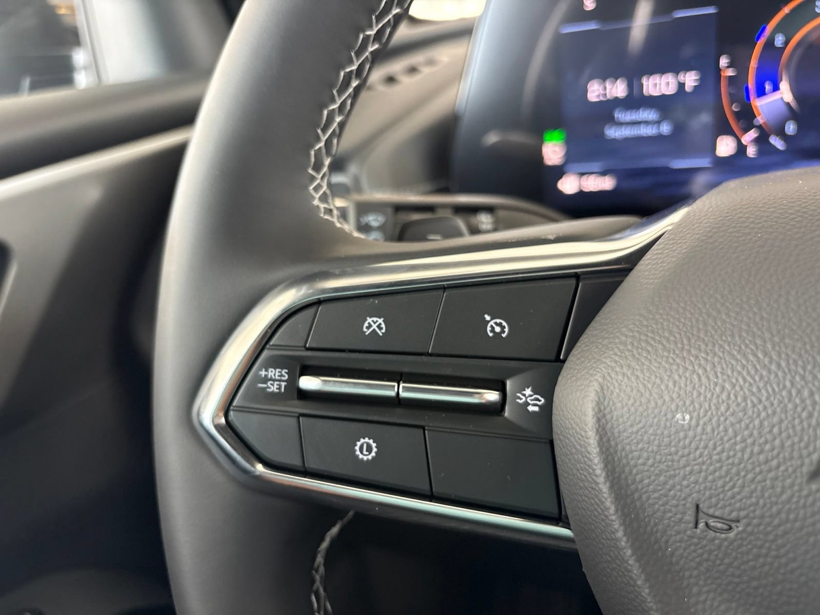 New 2027 Chevrolet Traverse LT w/ Midnight/Sport Edition FWD image 31