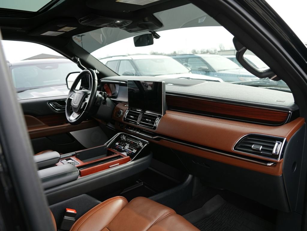 Used 2023 Lincoln Navigator Reserve w/ Equipment Group 201A image 19