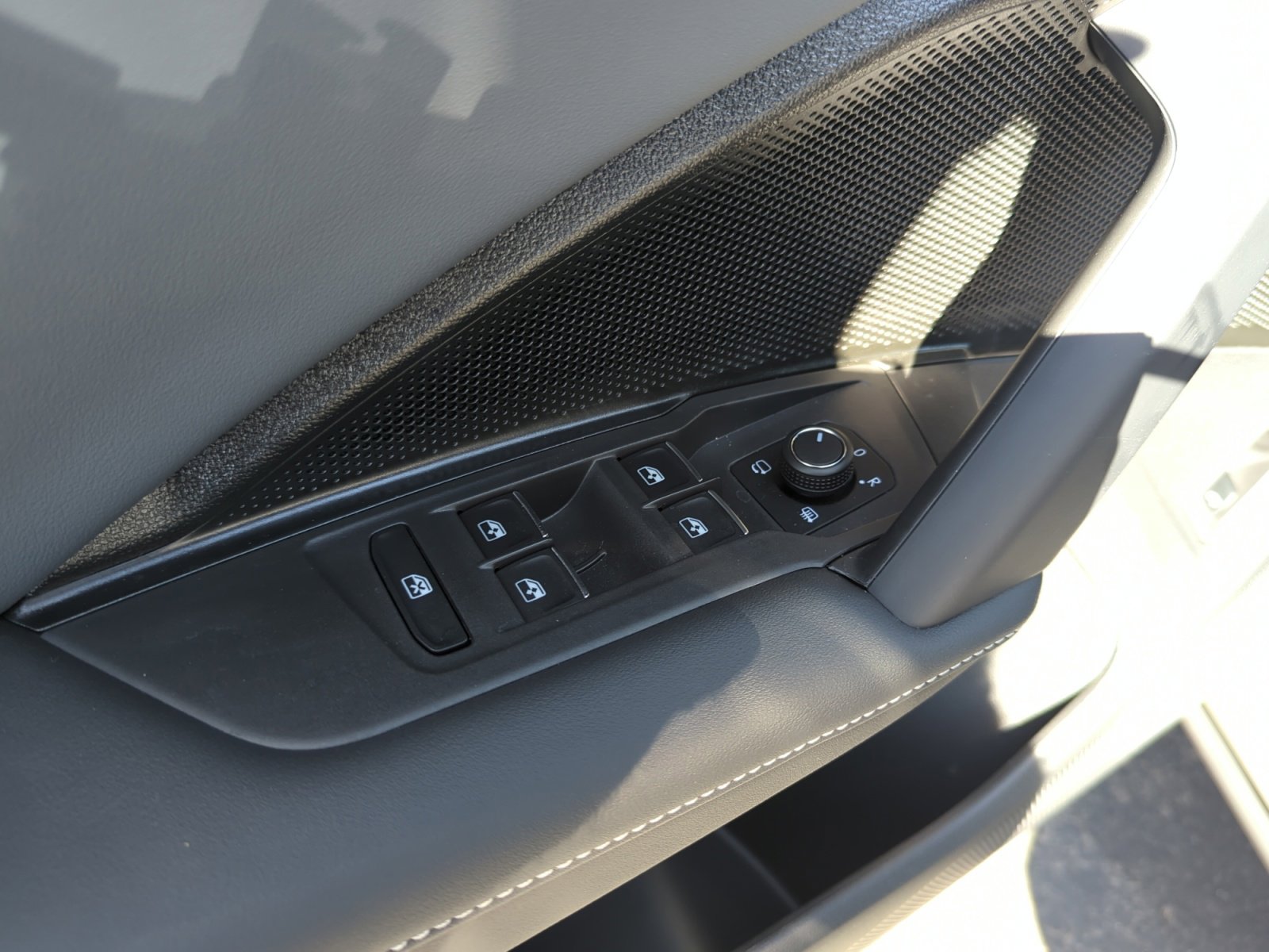 New 2026 Volkswagen Tiguan SEL R-Line image 13