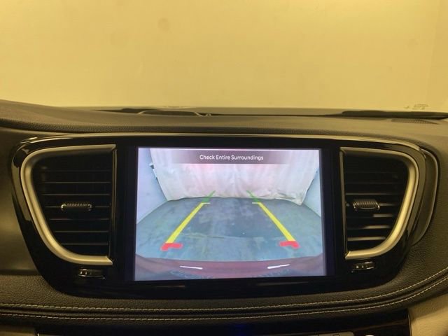 Used 2022 Chrysler Pacifica Touring-L image 13