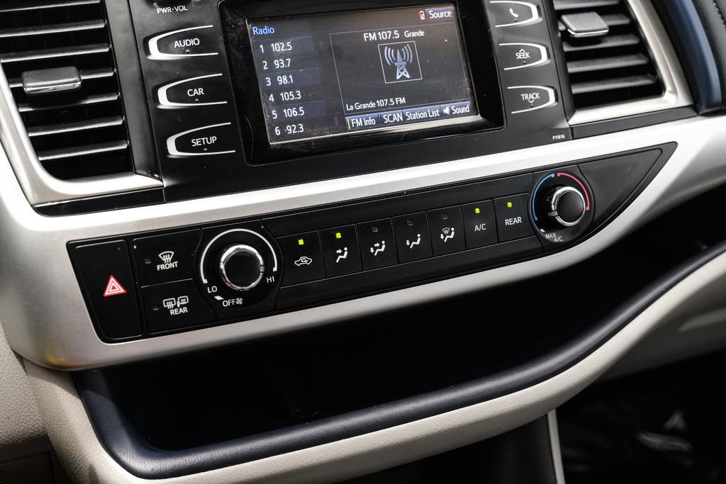 Used 2019 Toyota Highlander LE FWD image 23