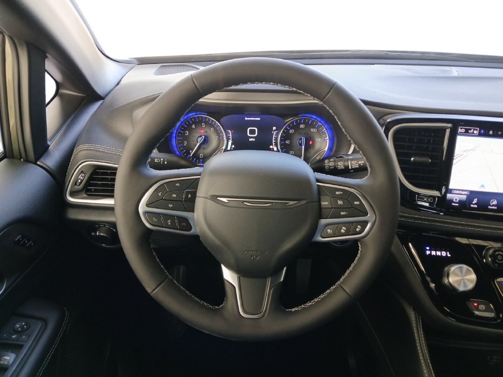 New 2027 Chrysler Pacifica Limited FWD image 21