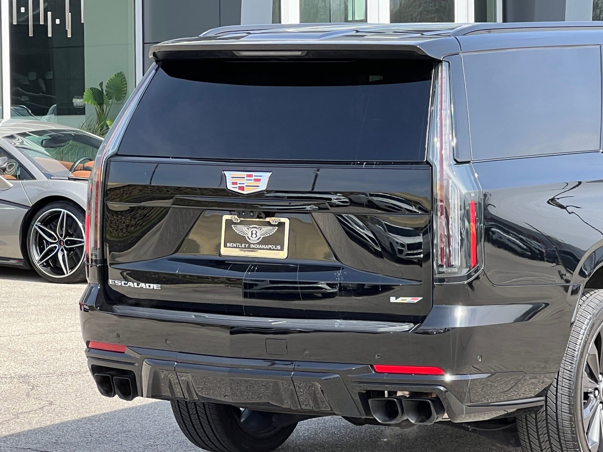 Used 2025 Cadillac Escalade ESV V image 9