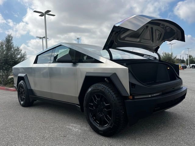 Used 2024 Tesla Cybertruck AWD Crew Cab image 33