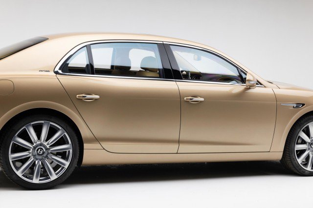 Used 2015 Bentley Flying Spur W12 image 31