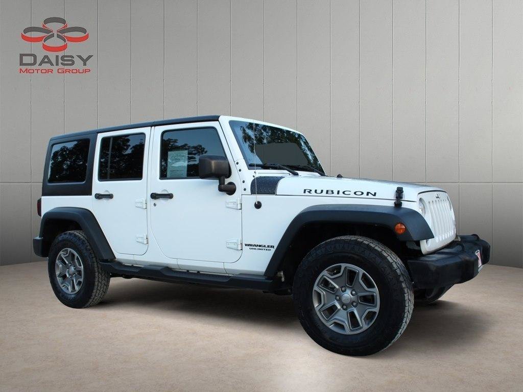 Used 2017 Jeep Wrangler Unlimited Rubicon w/ Connectivity Group AWD/4WD image 3