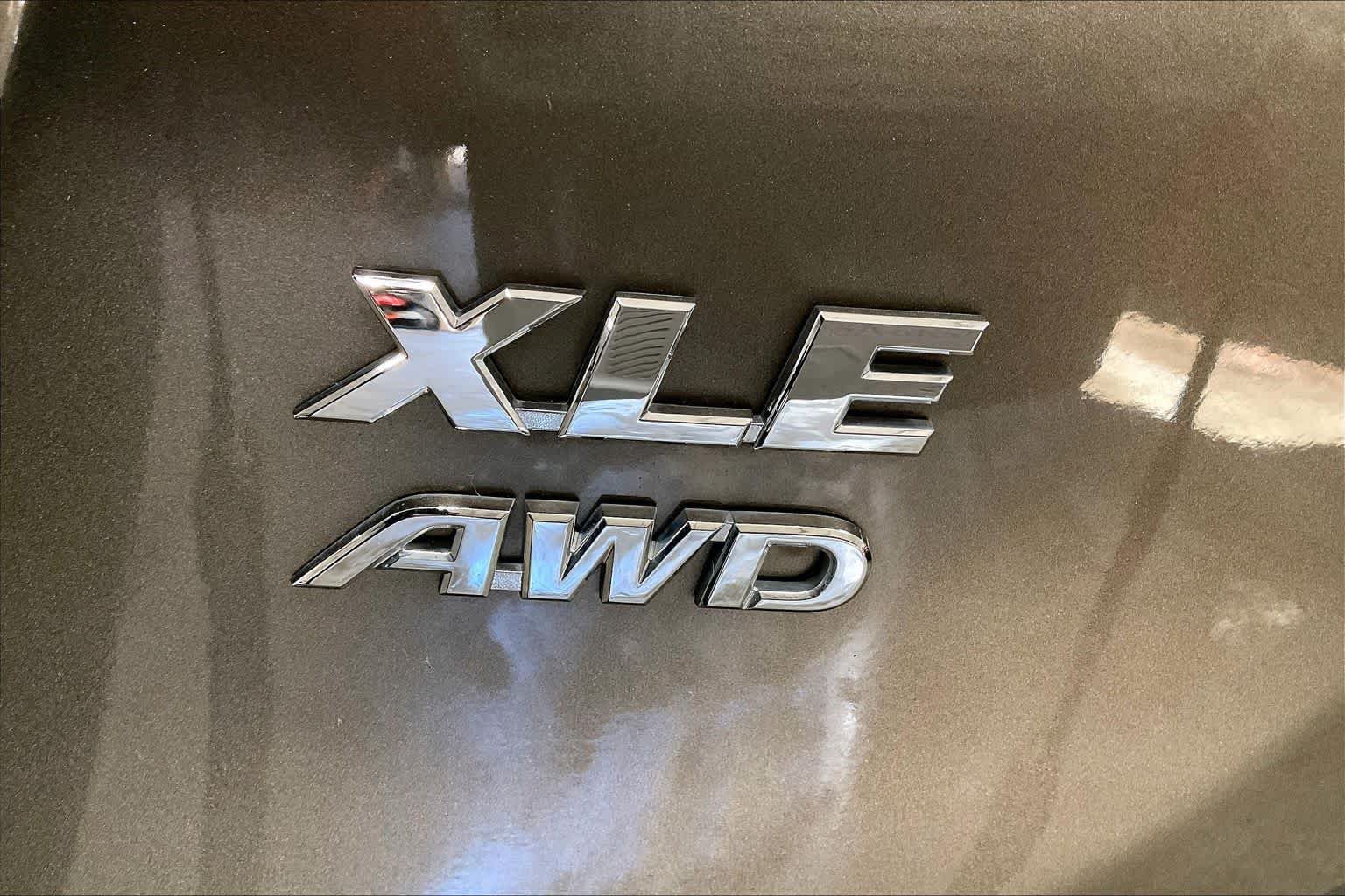 Used 2015 Toyota RAV4 XLE AWD/4WD image 9