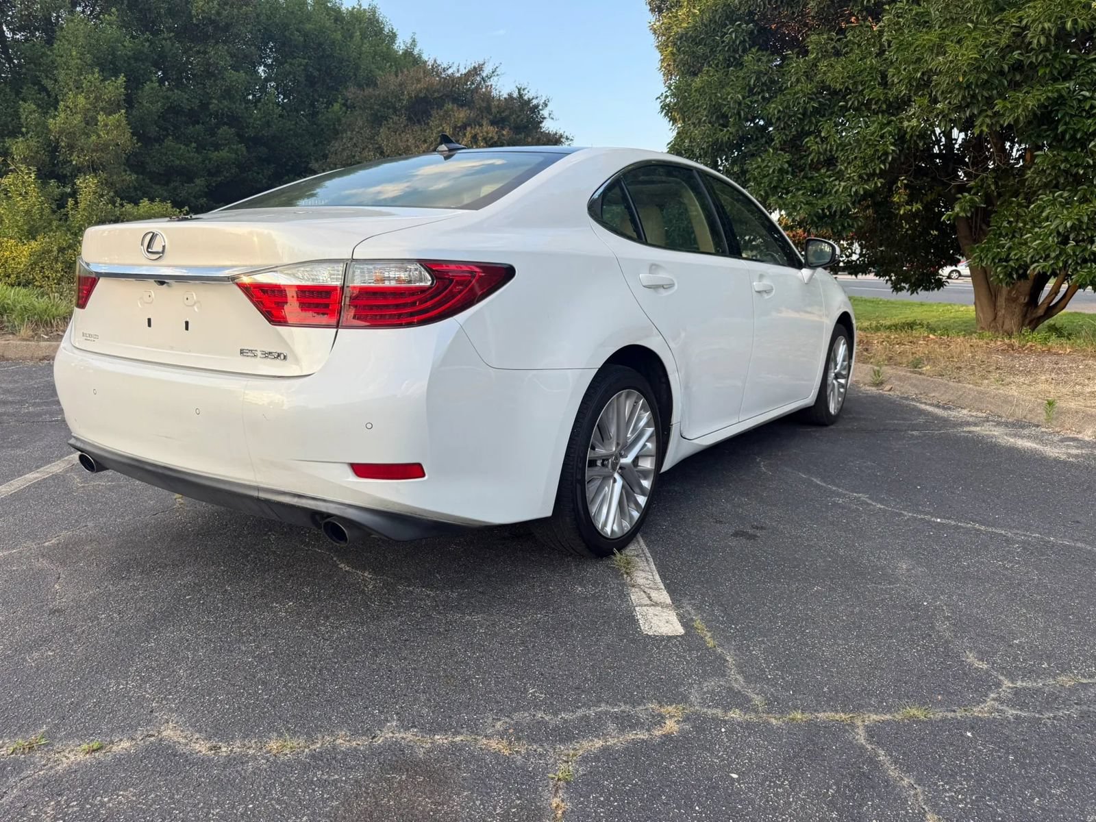 Used 2014 Lexus ES 350 w/ Ultra Luxury Package FWD image 8