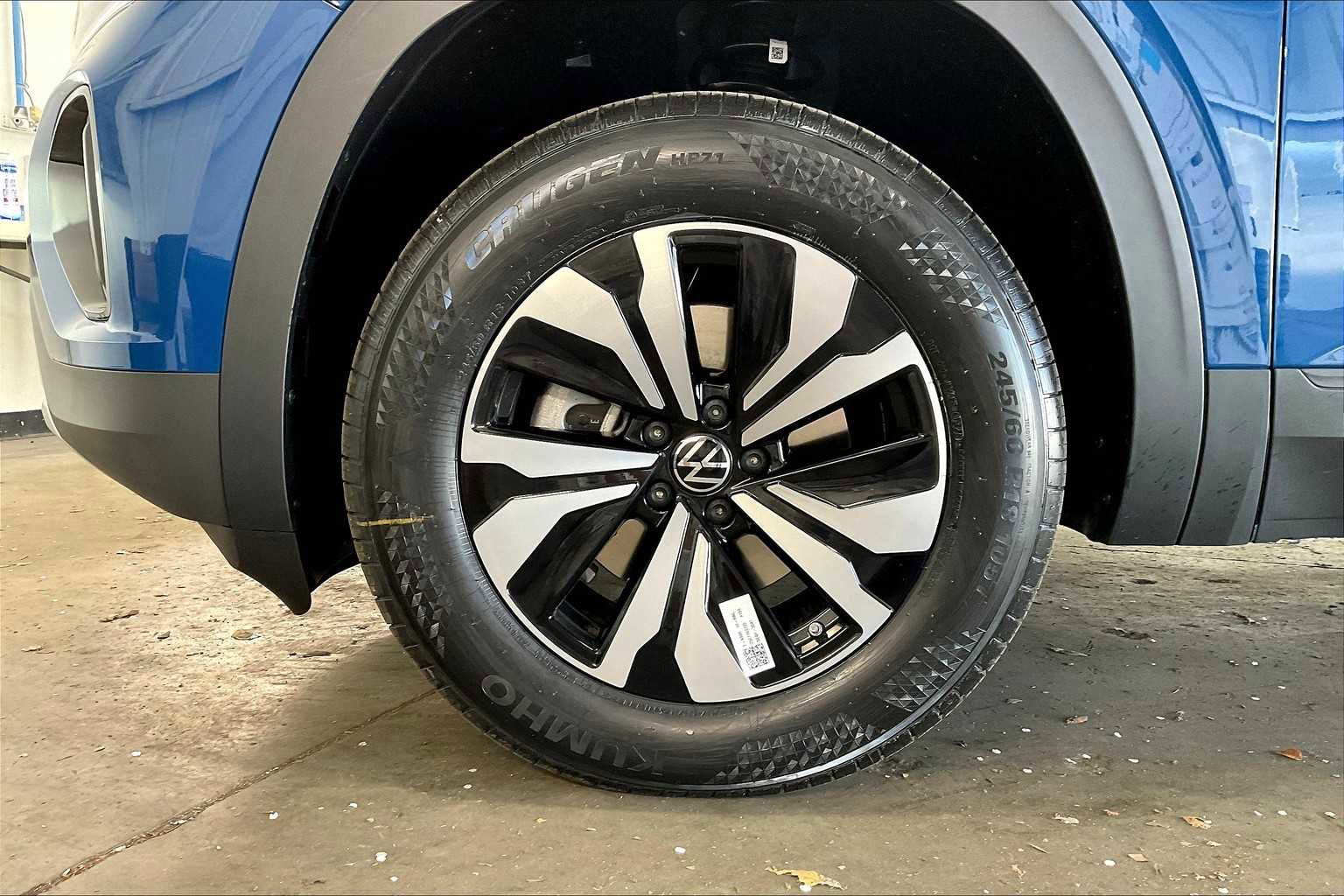 New 2025 Volkswagen Atlas Cross Sport SE image 14